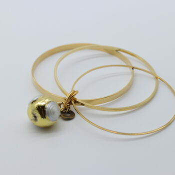 Bracciale gold almala rigido con tre anelli, dorato, con ciondolo in perla