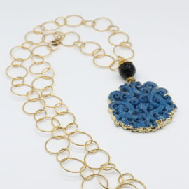 Collana di almala sui toni del Blu con catena dorata.
