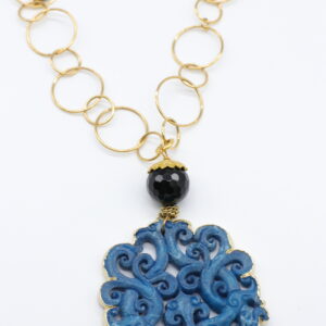 Collana di almala sui toni del Blu con catena dorata.