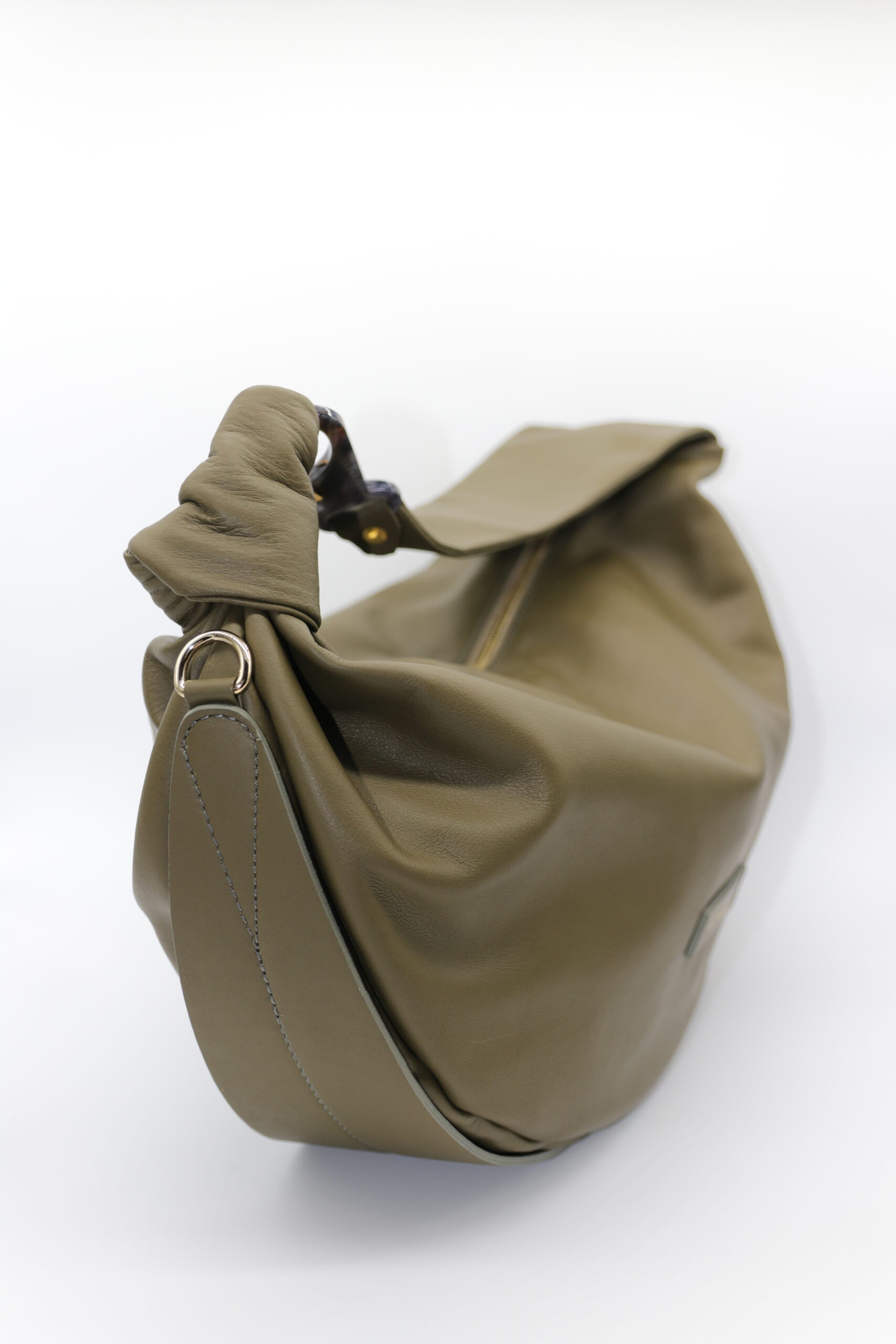 Double Bag Almala color oliva: borsa in pelle nera con nodo